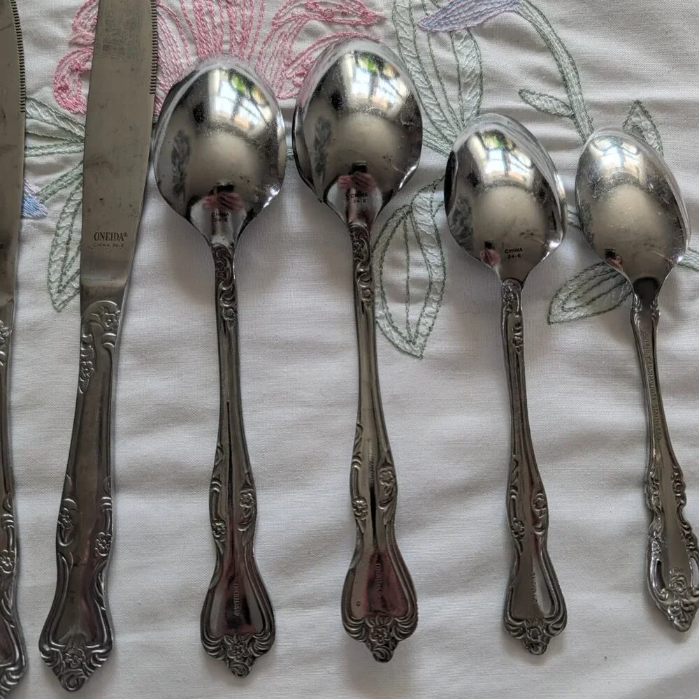Oneida Azalea 9pc Flatware Set 18/10 Stainless Steel Floral Hostess Spoons Knife